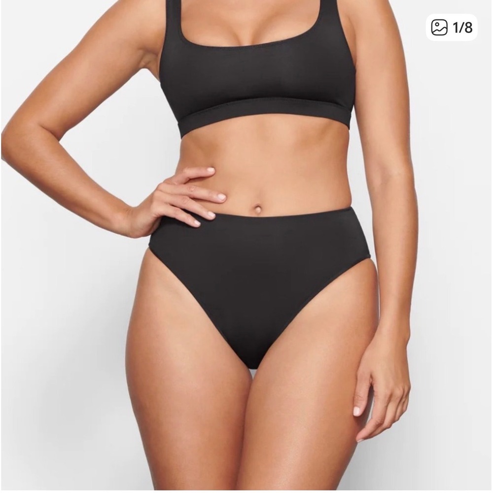 SKIMS Recycled Swim Mid Waist Bottom Onyx Black SW-MWB-0748 Size Medium NWT - Picture 3 of 9